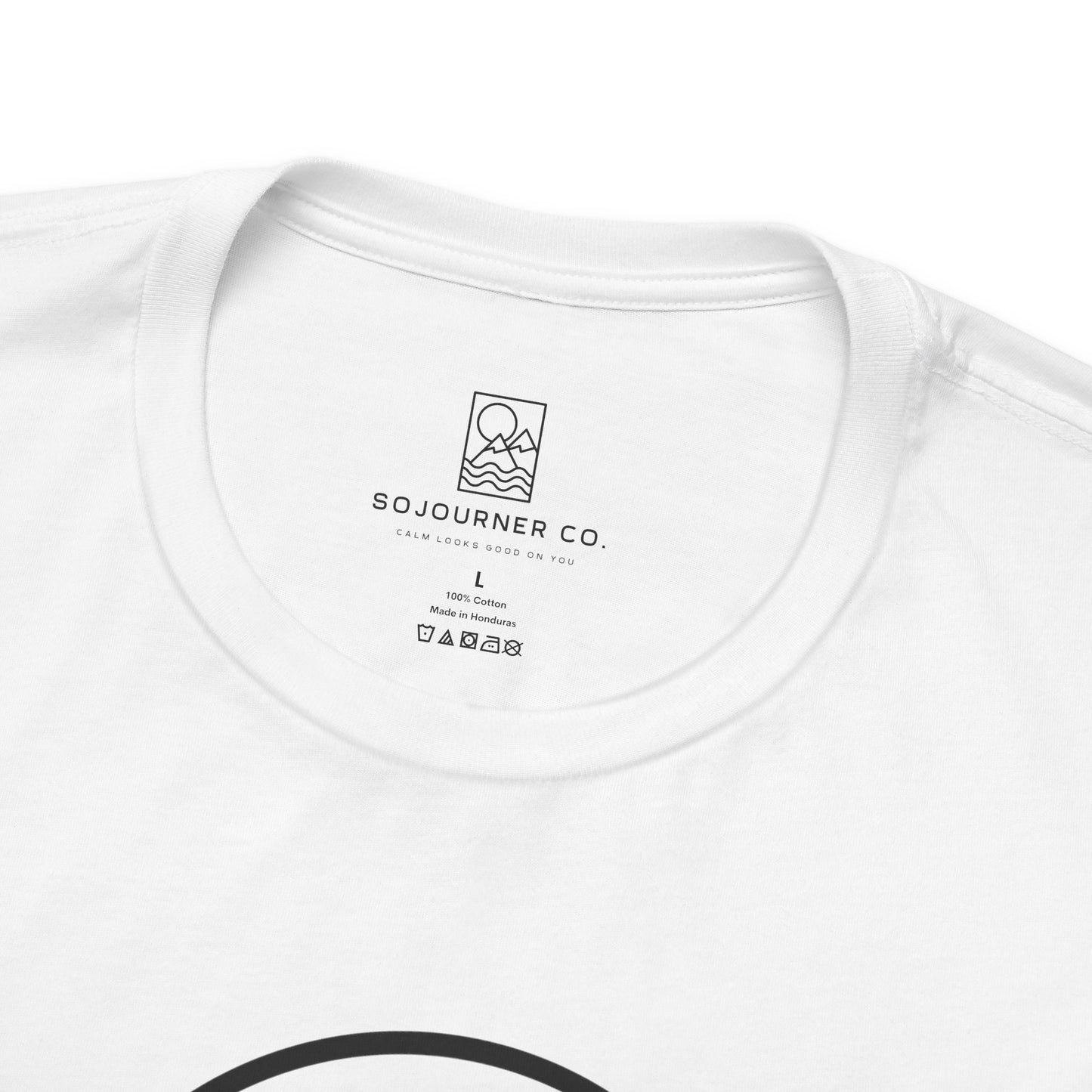 Coastal Circle Tee – Palm & Waves Minimalist Design